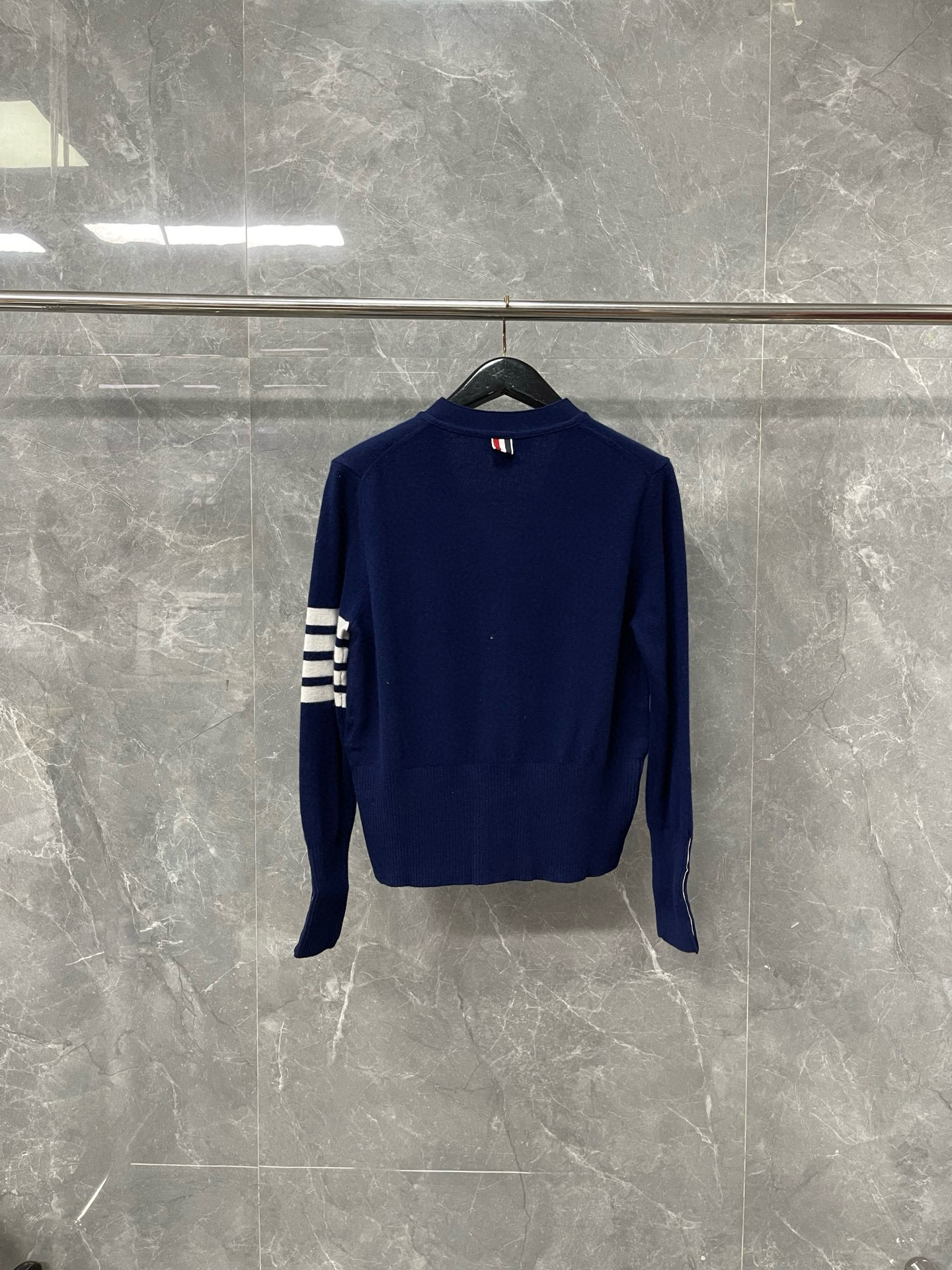 Thom Browne 톰브라운 사선 완장 V넥 울 가디건 11