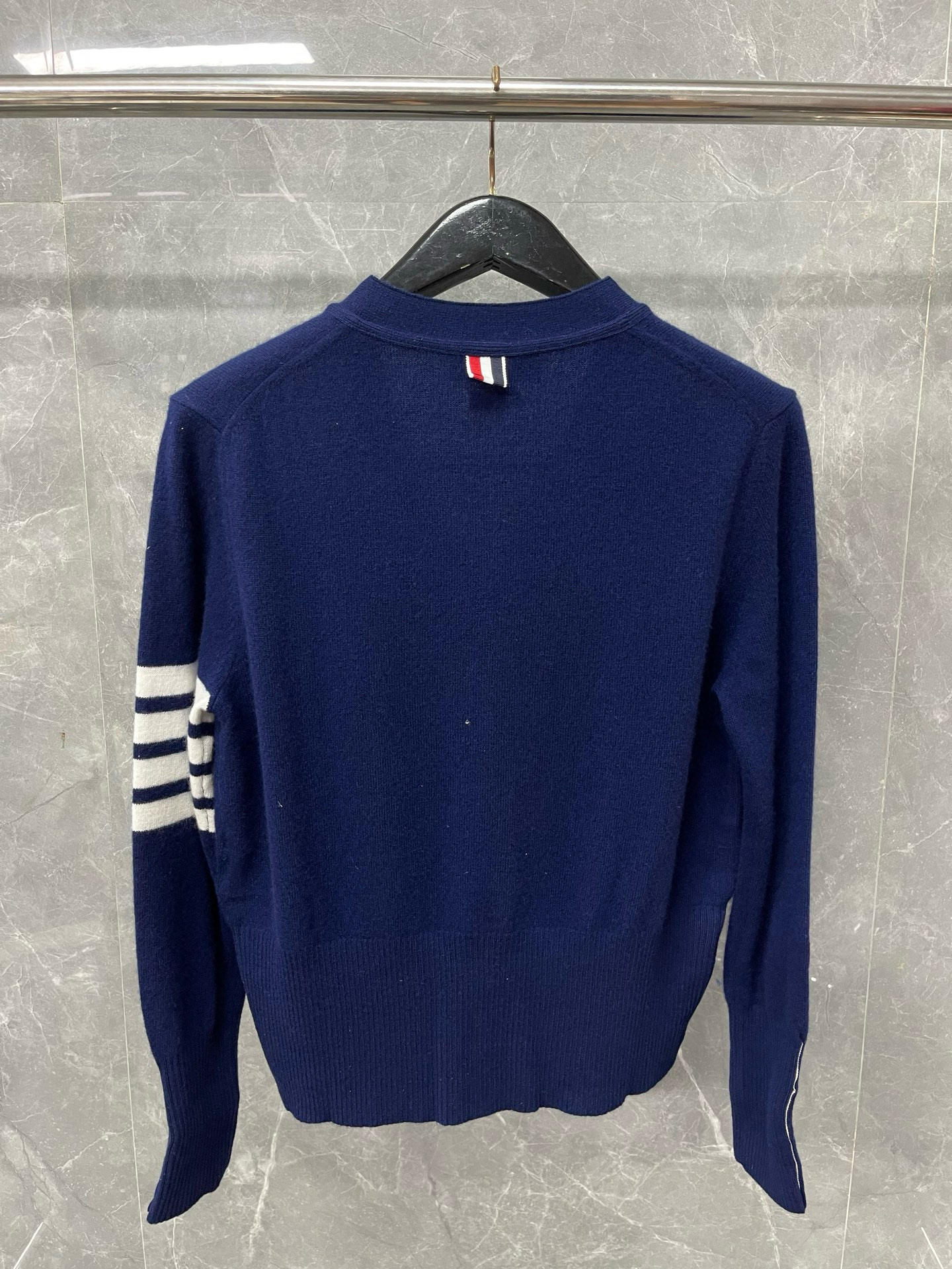 Thom Browne 톰브라운 사선 완장 V넥 울 가디건 12