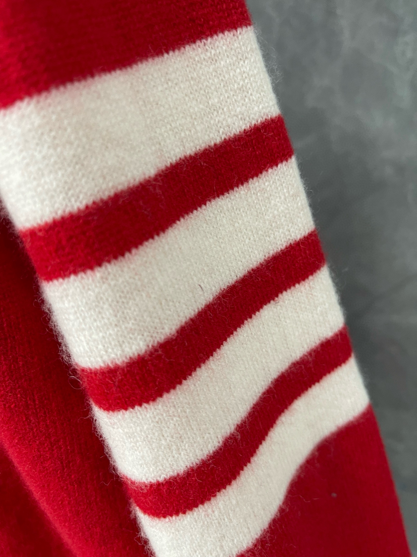 Thom Browne 톰브라운 사선 완장 V넥 울 가디건 9