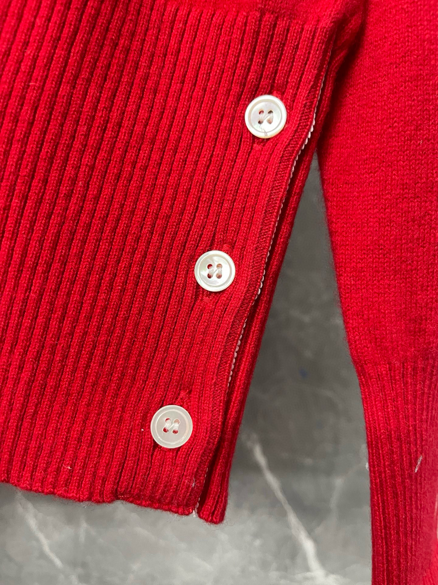 Thom Browne 톰브라운 사선 완장 V넥 울 가디건 11