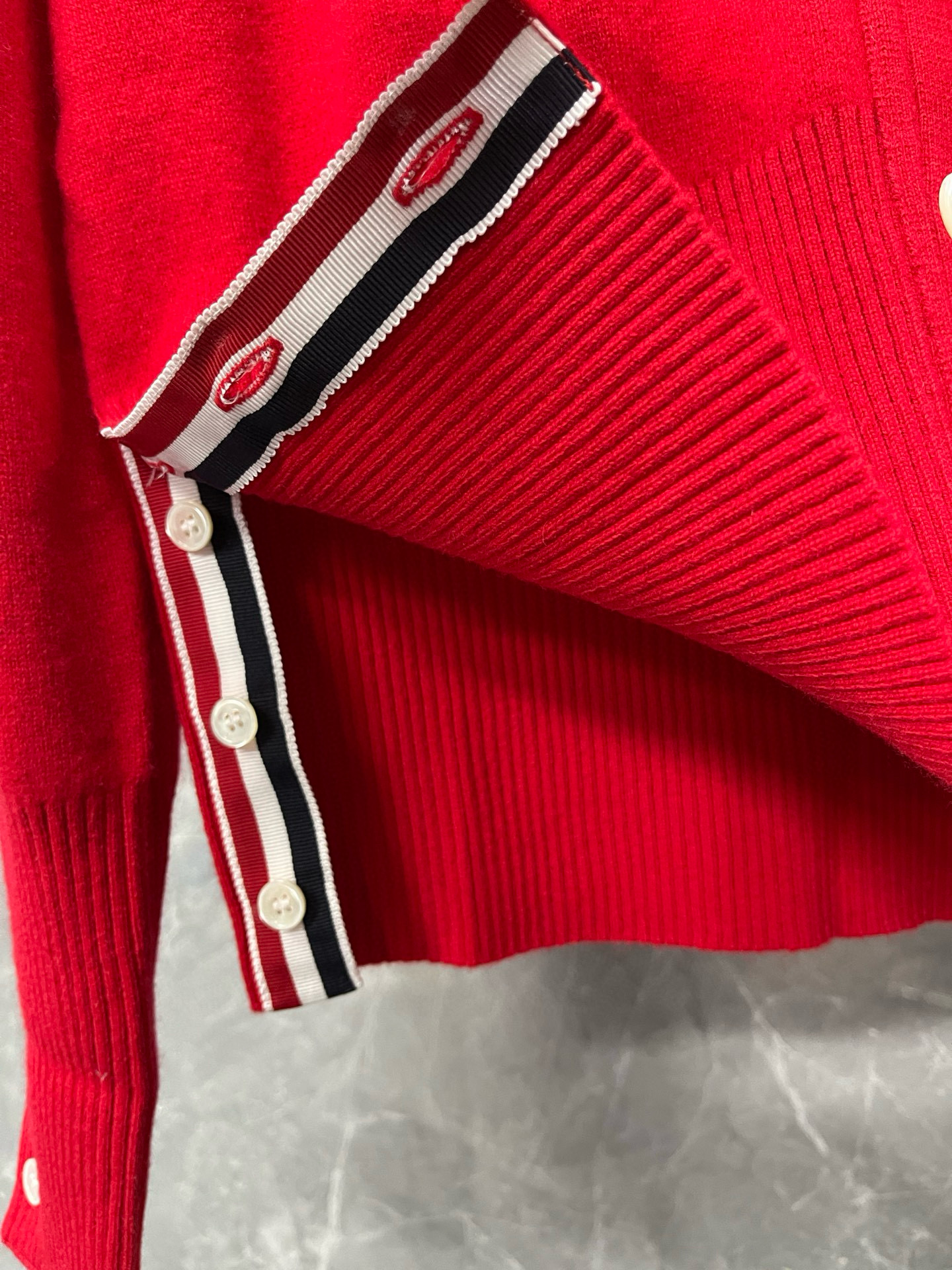 Thom Browne 톰브라운 사선 완장 V넥 울 가디건 12