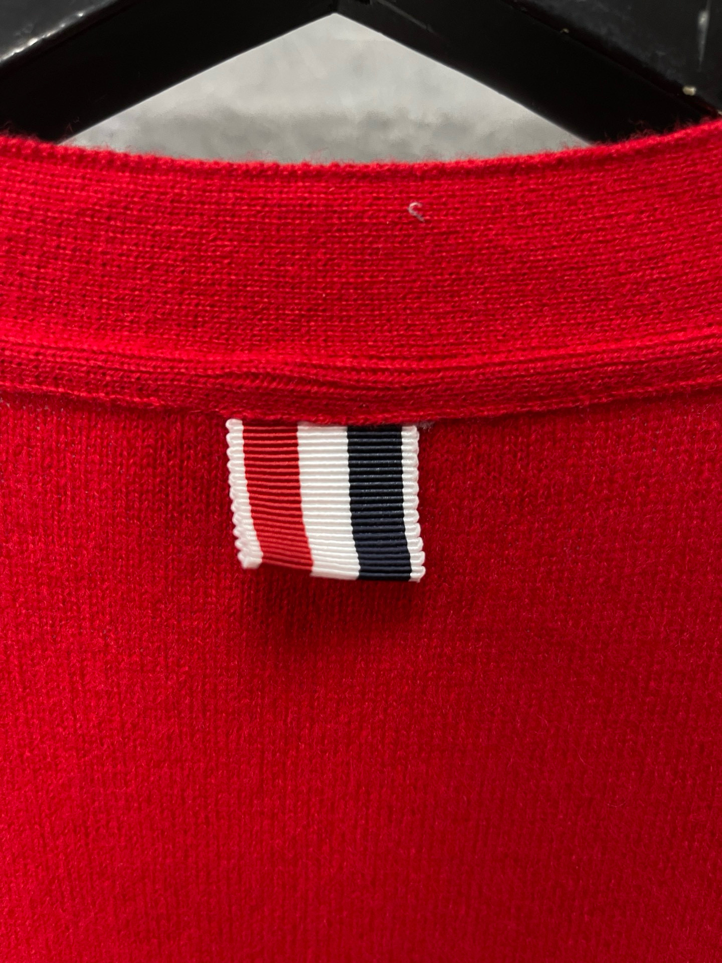 Thom Browne 톰브라운 사선 완장 V넥 울 가디건 15