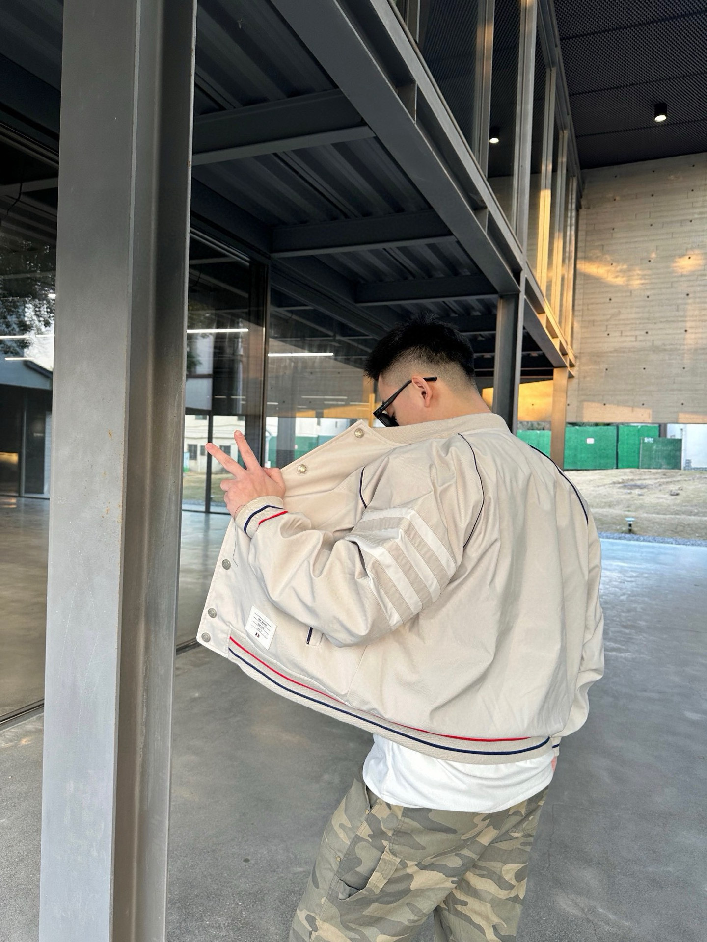 Thom Browne 톰브라운 사선 완장 네이비 파이핑 베이스볼 재킷 5