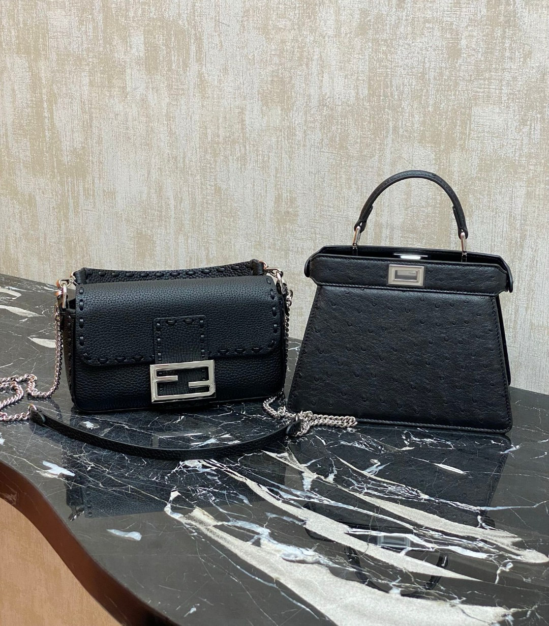 FENDI 펜디 Iconic 바게트 블랙 송아지가죽 숄더백 5