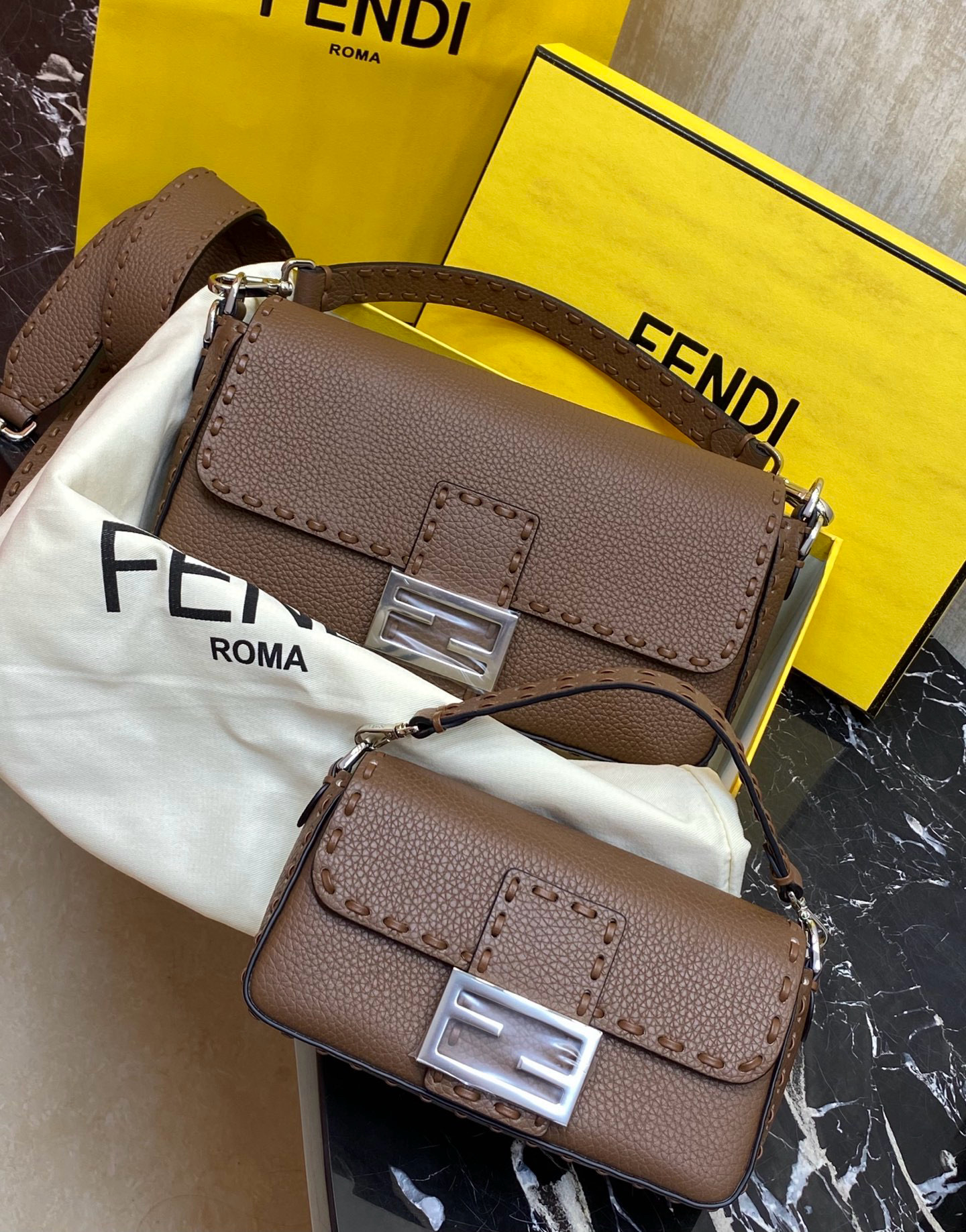 FENDI 펜디 Iconic 바게트 브라운 스티치 송아지가죽 숄더백 1