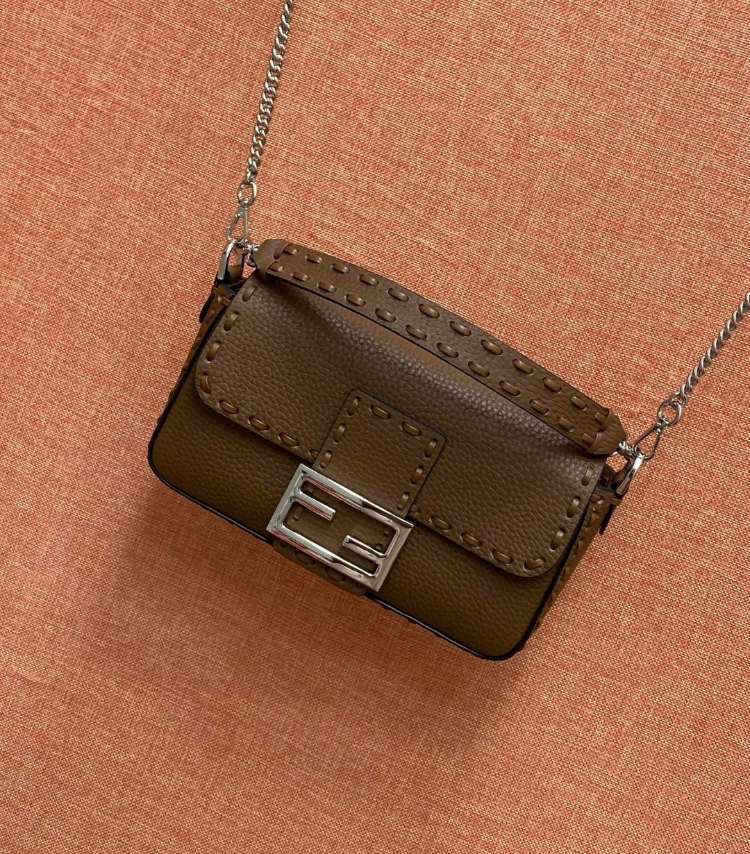 FENDI 펜디 Iconic 바게트 브라운 스티치 송아지가죽 숄더백 19