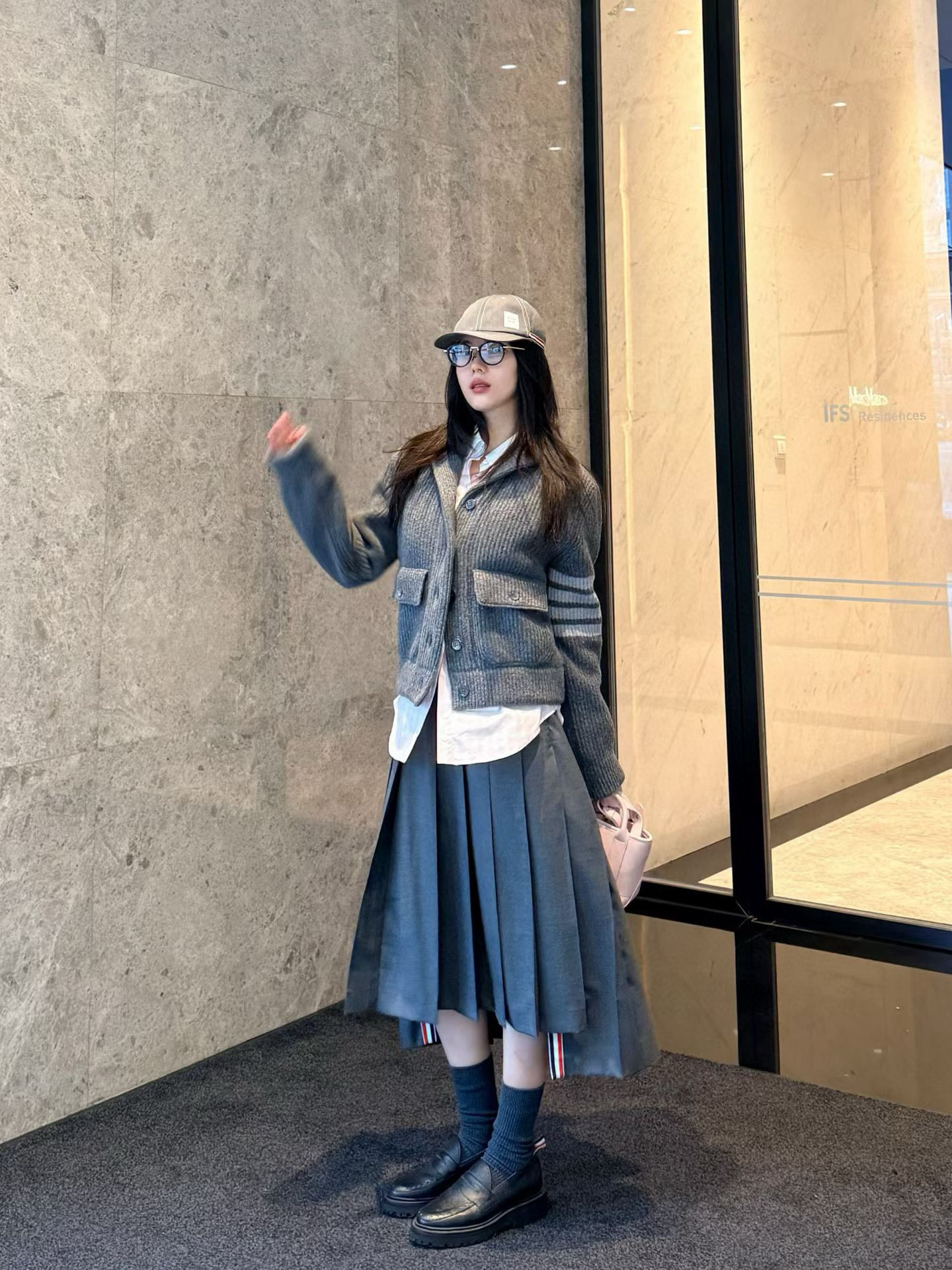 Thom Browne 톰브라운 여성 숄카라 포켓 니트 가디건 2