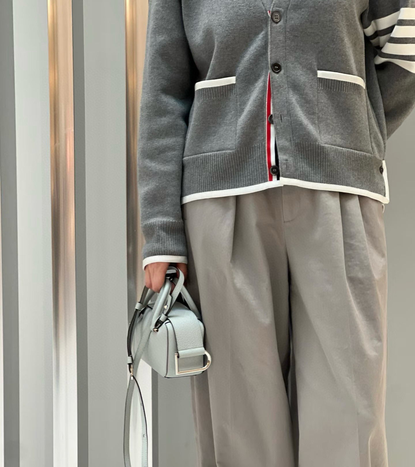 Thom Browne 톰브라운 TB 스트라이프 배색 브이넥 코튼 가디건 8