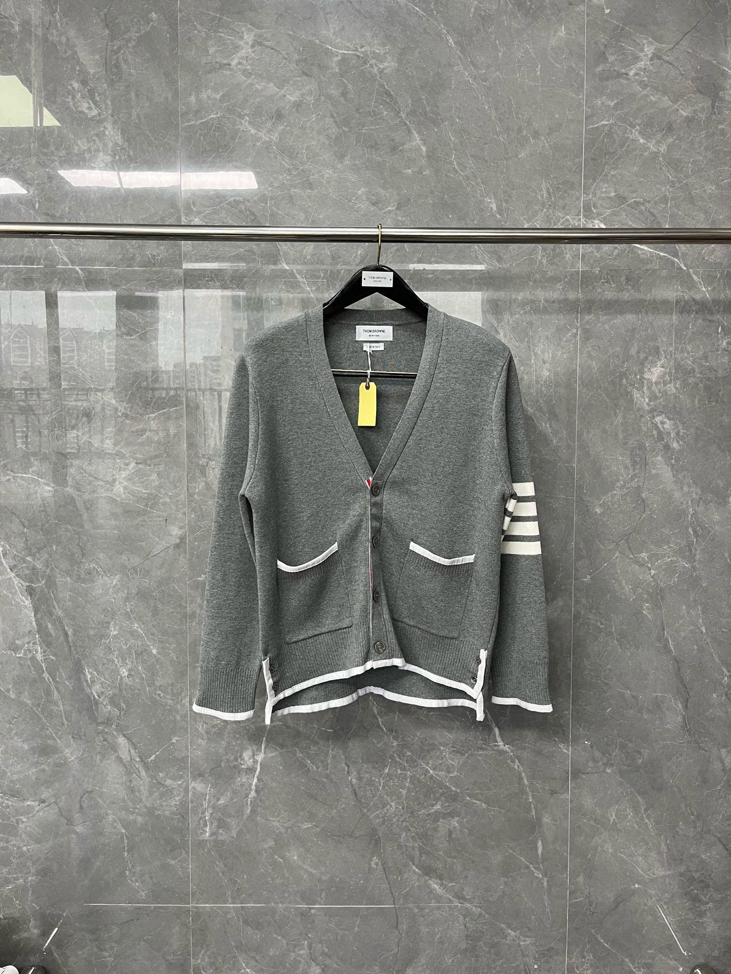 Thom Browne 톰브라운 TB 스트라이프 배색 브이넥 코튼 가디건 9