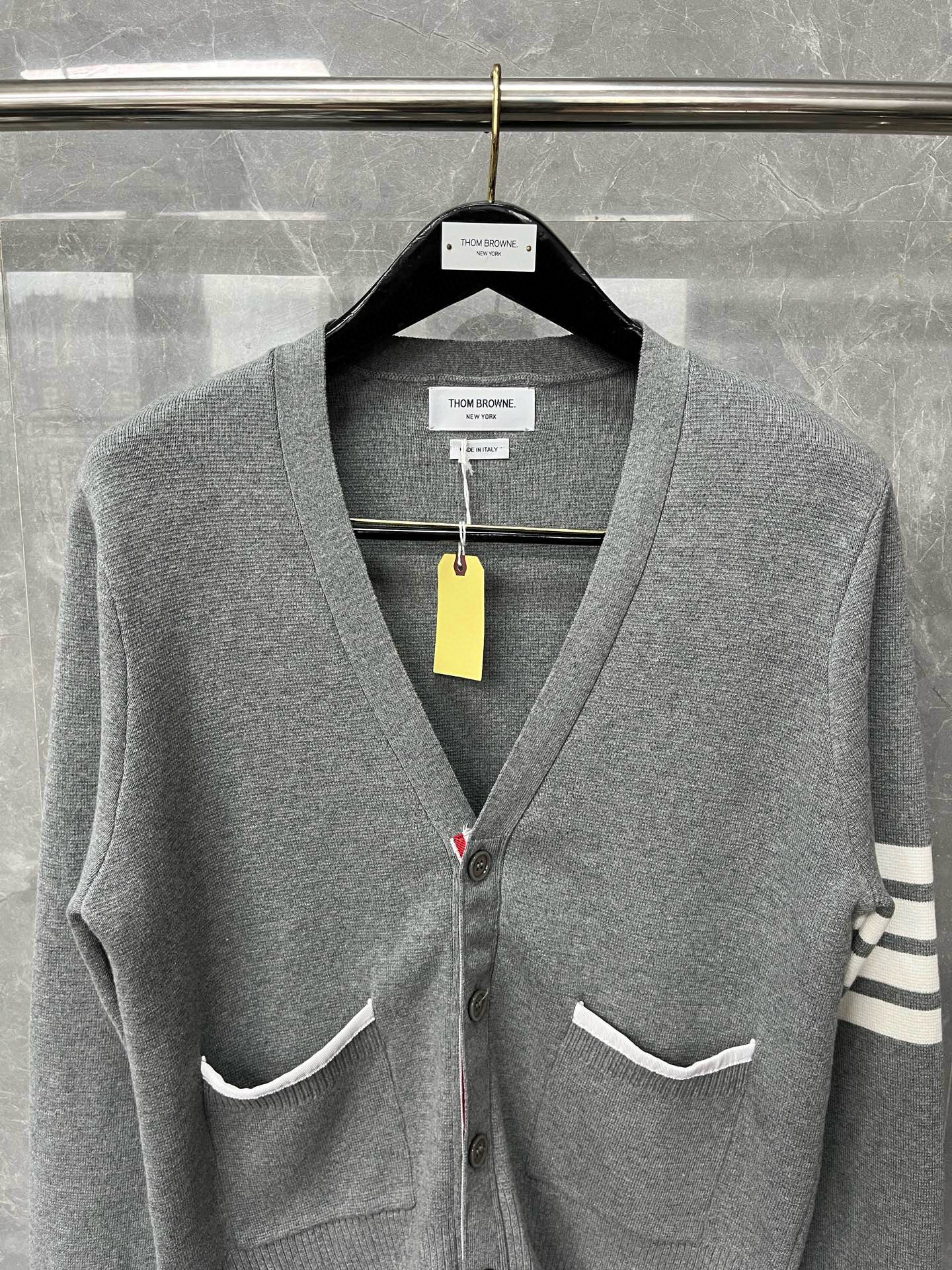 Thom Browne 톰브라운 TB 스트라이프 배색 브이넥 코튼 가디건 10