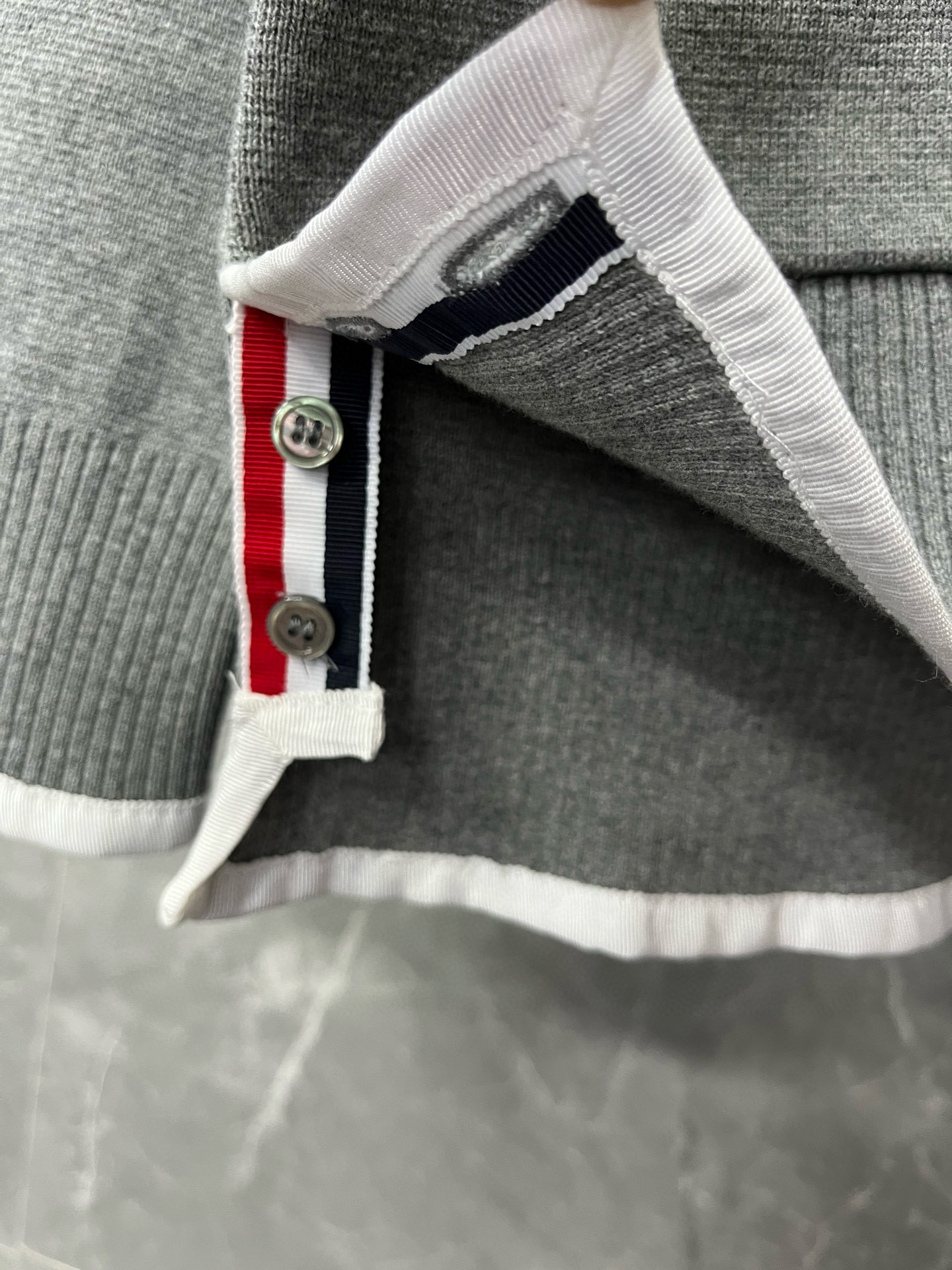 Thom Browne 톰브라운 TB 스트라이프 배색 브이넥 코튼 가디건 12