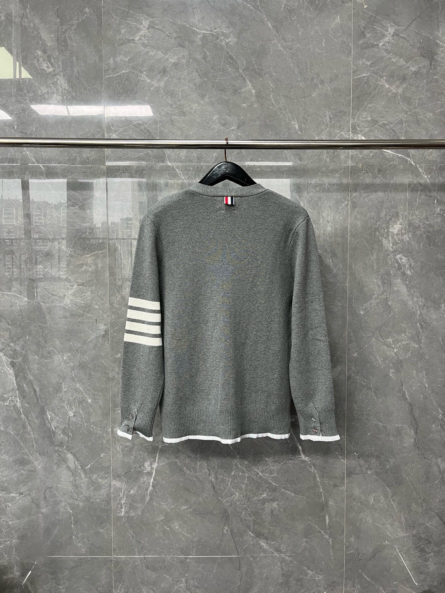 Thom Browne 톰브라운 TB 스트라이프 배색 브이넥 코튼 가디건 15