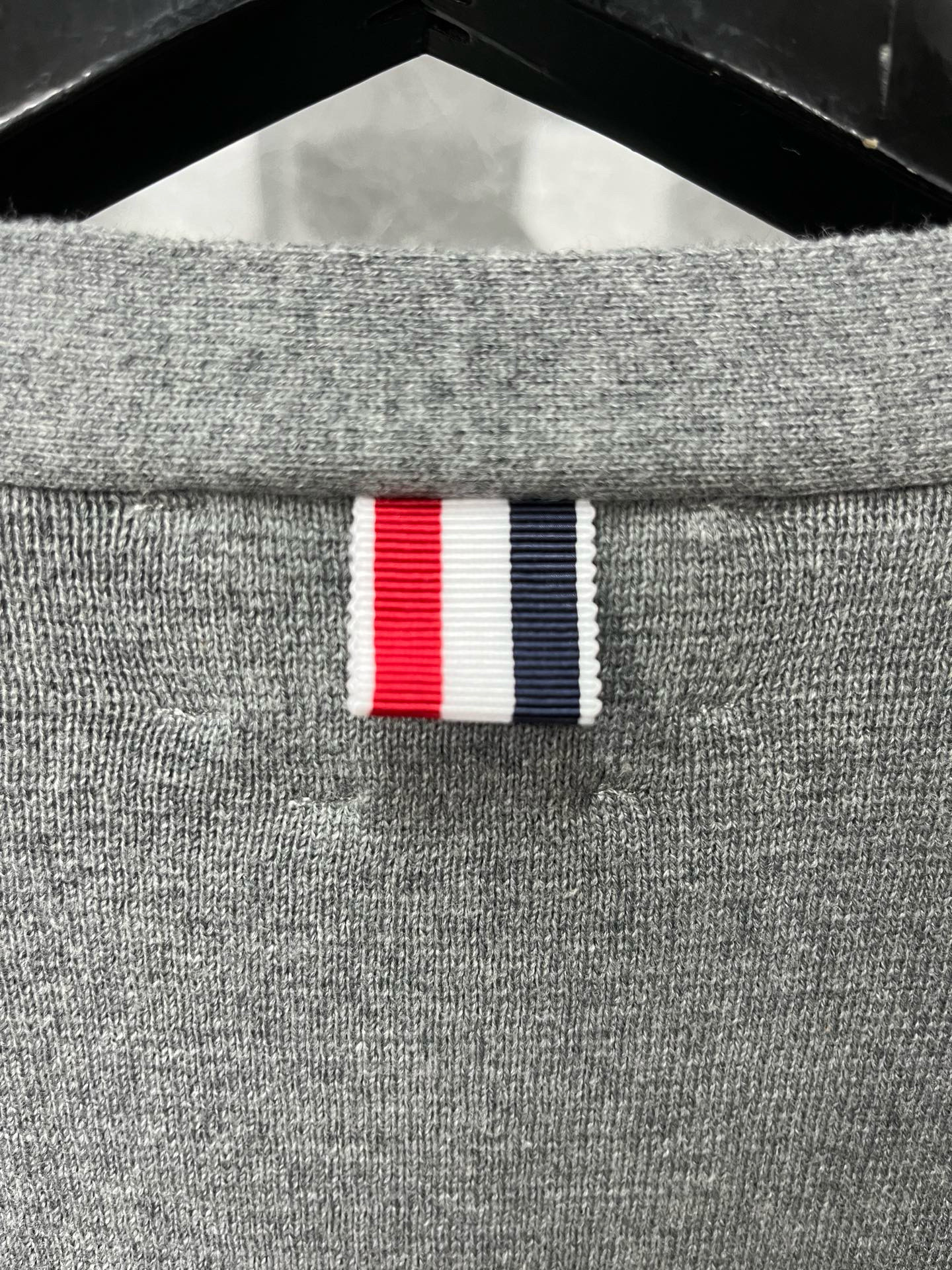 Thom Browne 톰브라운 TB 스트라이프 배색 브이넥 코튼 가디건 17