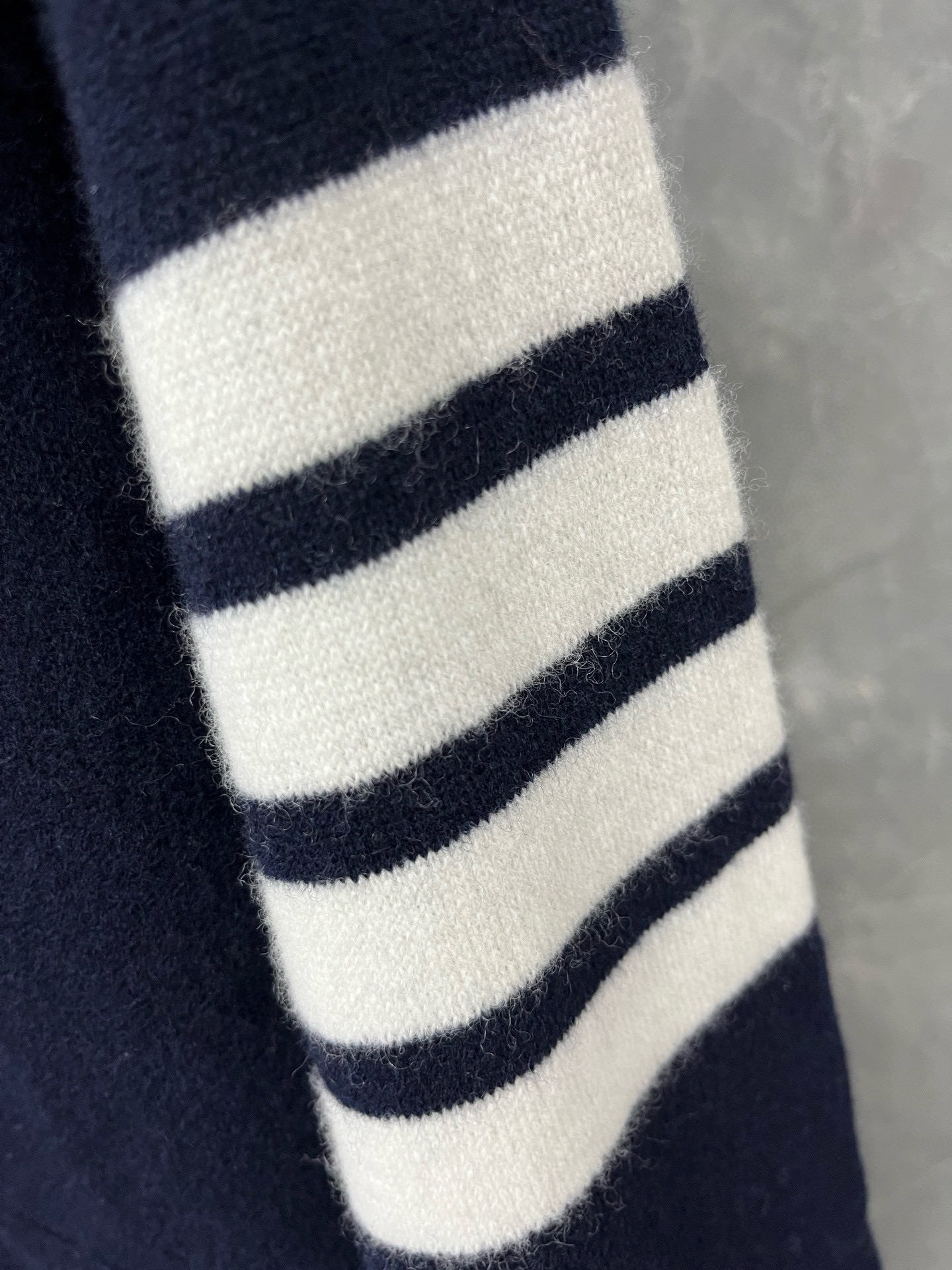 Thom Browne 톰브라운 클래식 사선완장 울 니트 후드 집업 8