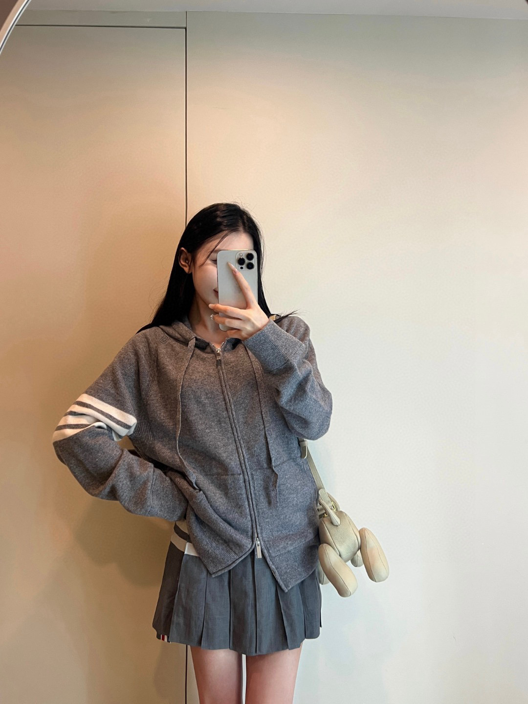 Thom Browne 톰브라운 클래식 사선완장 울 니트 후드 집업 1