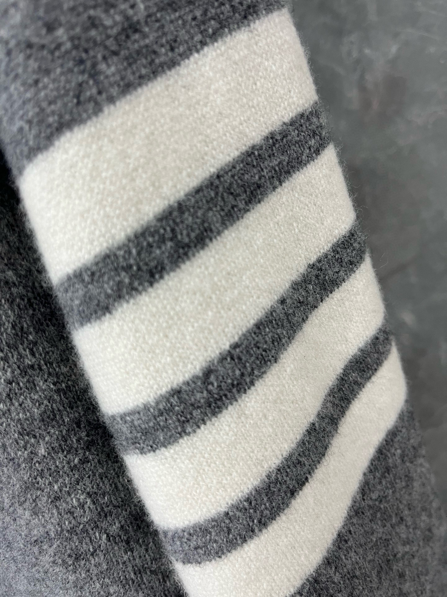 Thom Browne 톰브라운 클래식 사선완장 울 니트 후드 집업 10