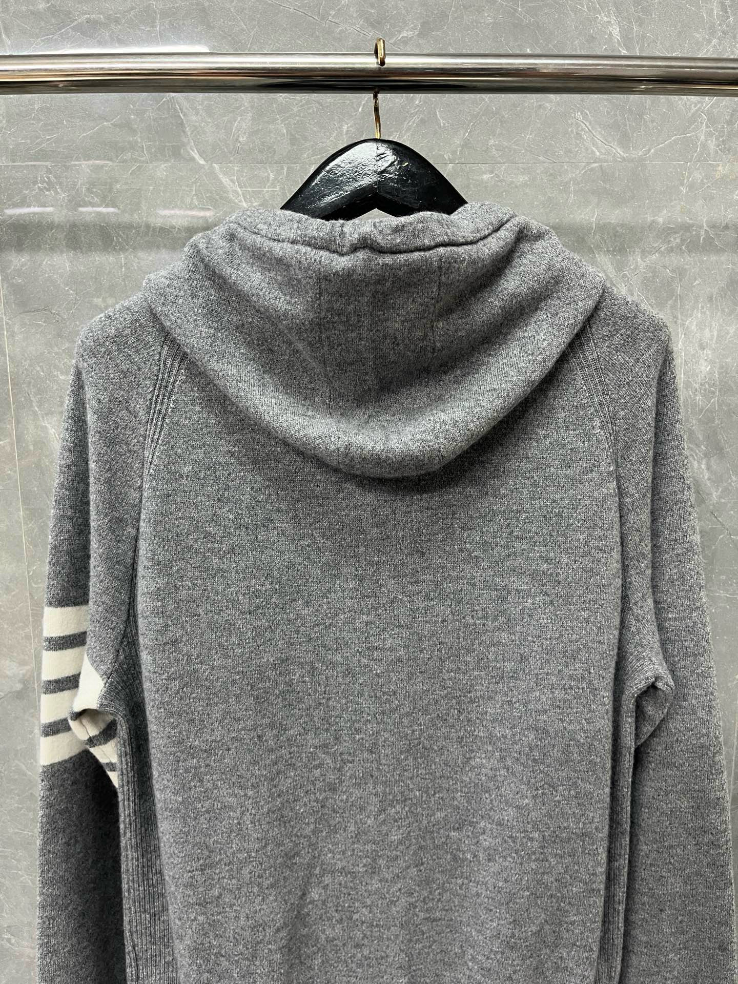 Thom Browne 톰브라운 클래식 사선완장 울 니트 후드 집업 13