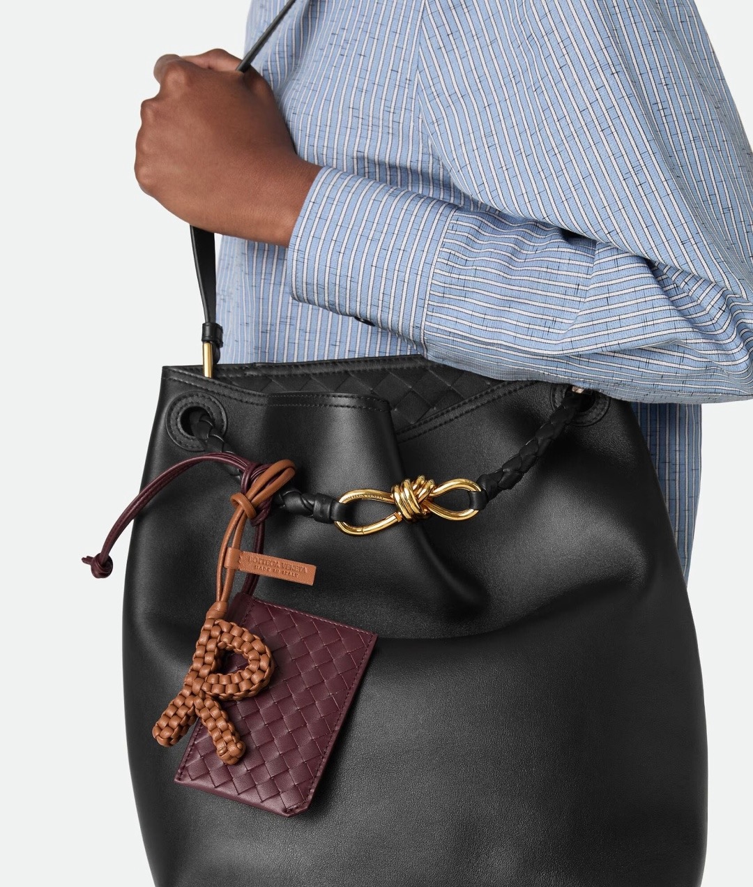 BOTTEGA VENETA 보테가베네타 레터 R 인트레치아토 가죽 참 2