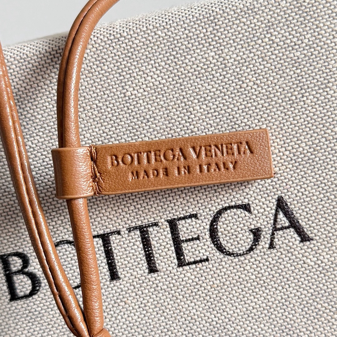 BOTTEGA VENETA 보테가베네타 레터 R 인트레치아토 가죽 참 7