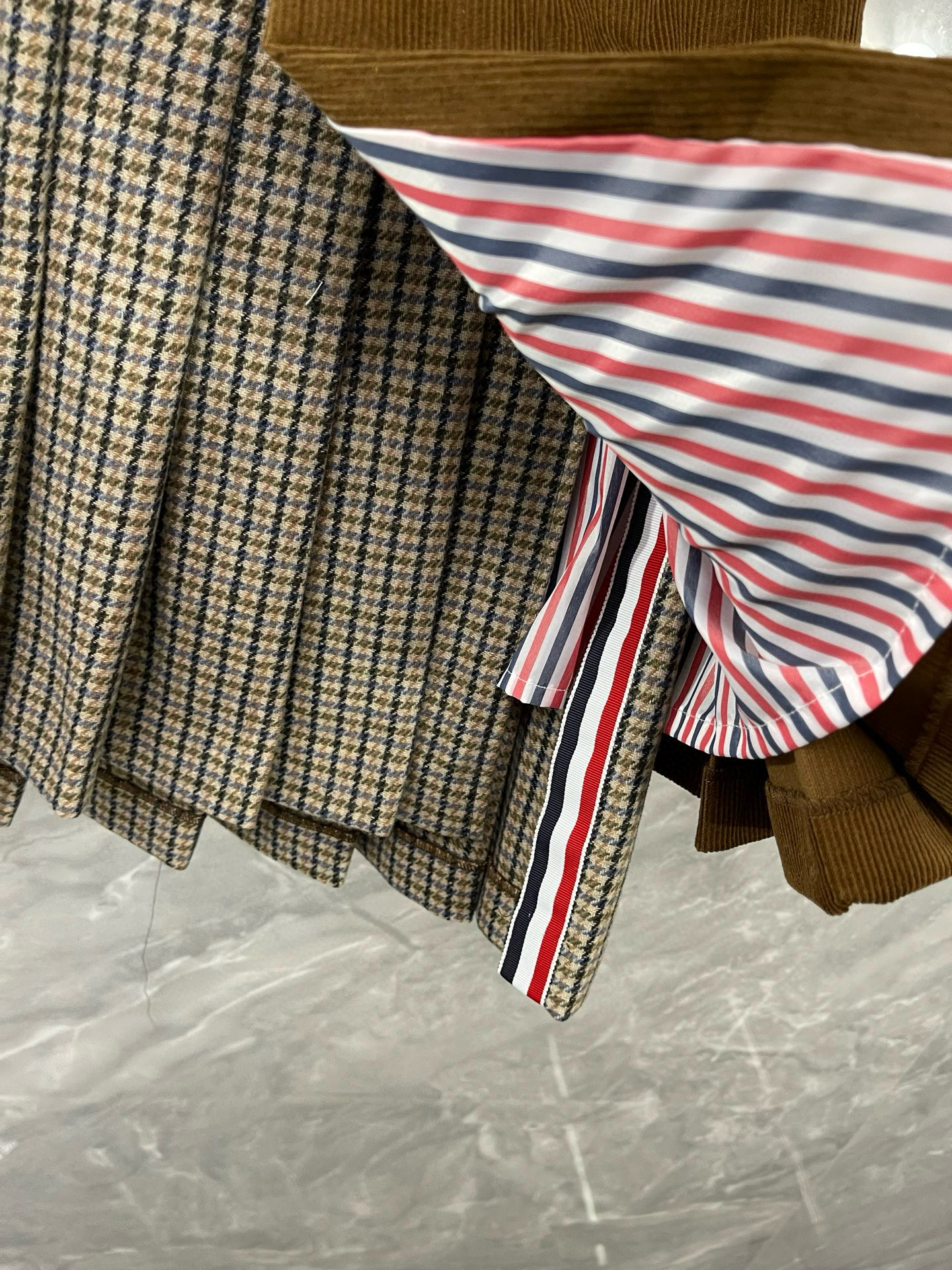 Thom Browne 톰브라운 클래식 체크 플리츠 랩 스커트 13