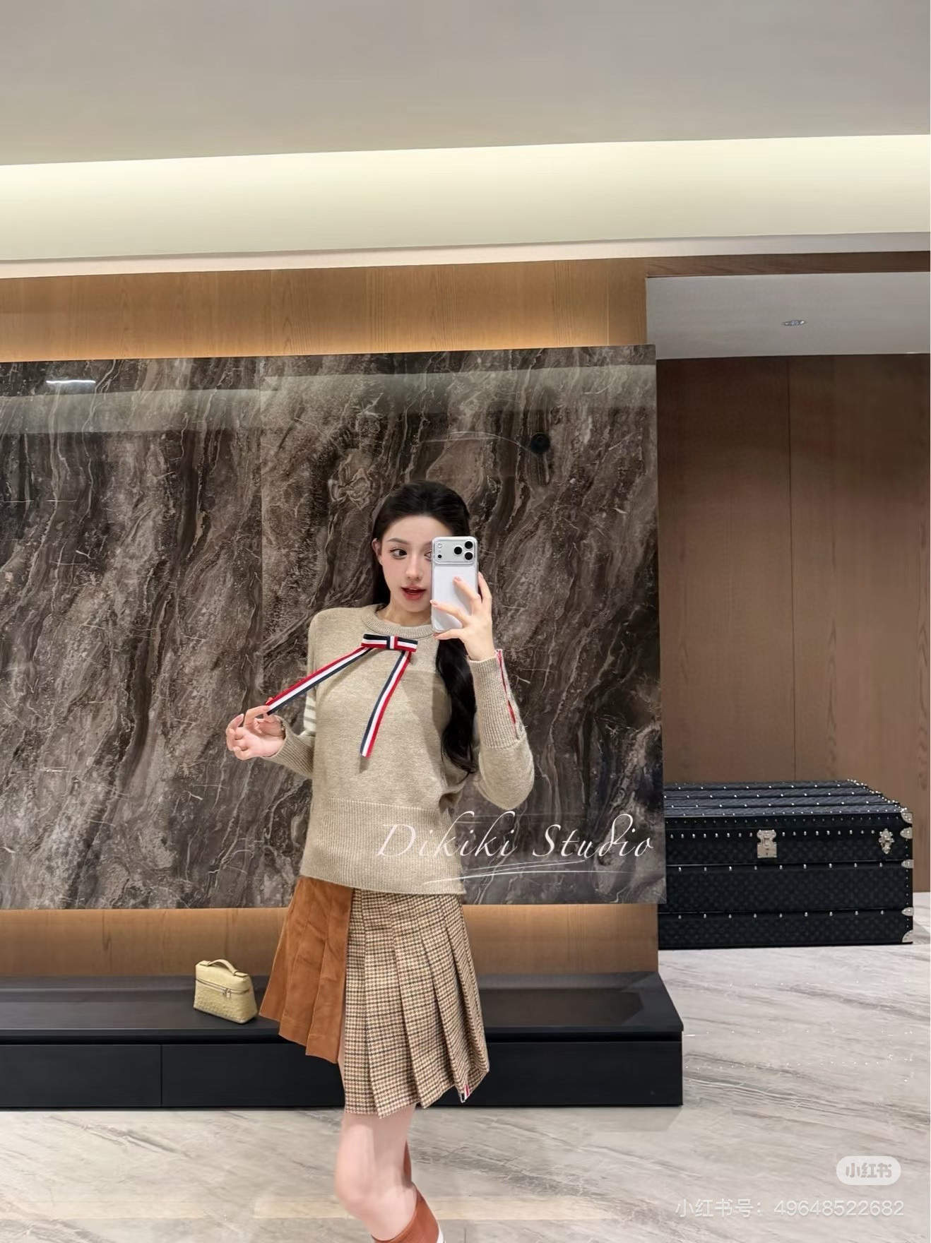 Thom Browne 톰브라운 사선 스트라이프 리본 라운드넥 니트 스웨터 3