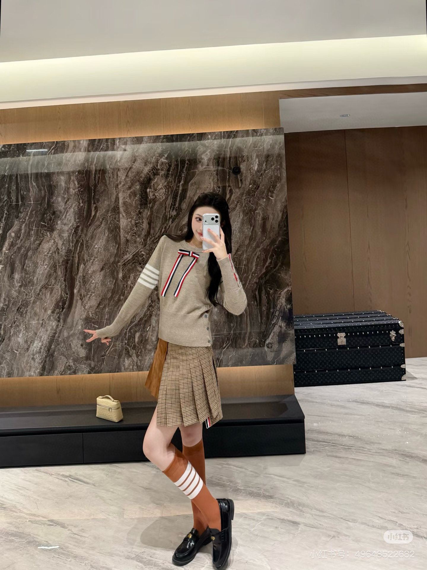 Thom Browne 톰브라운 사선 스트라이프 리본 라운드넥 니트 스웨터 4