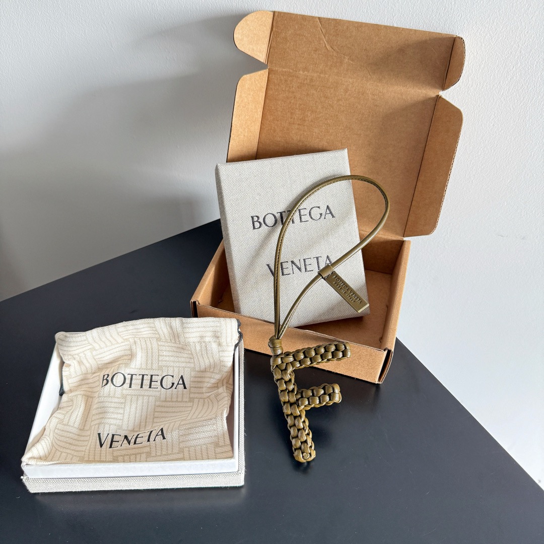 Bottega Veneta 보테가베네타 알파벳 F 가죽 참 키링 4