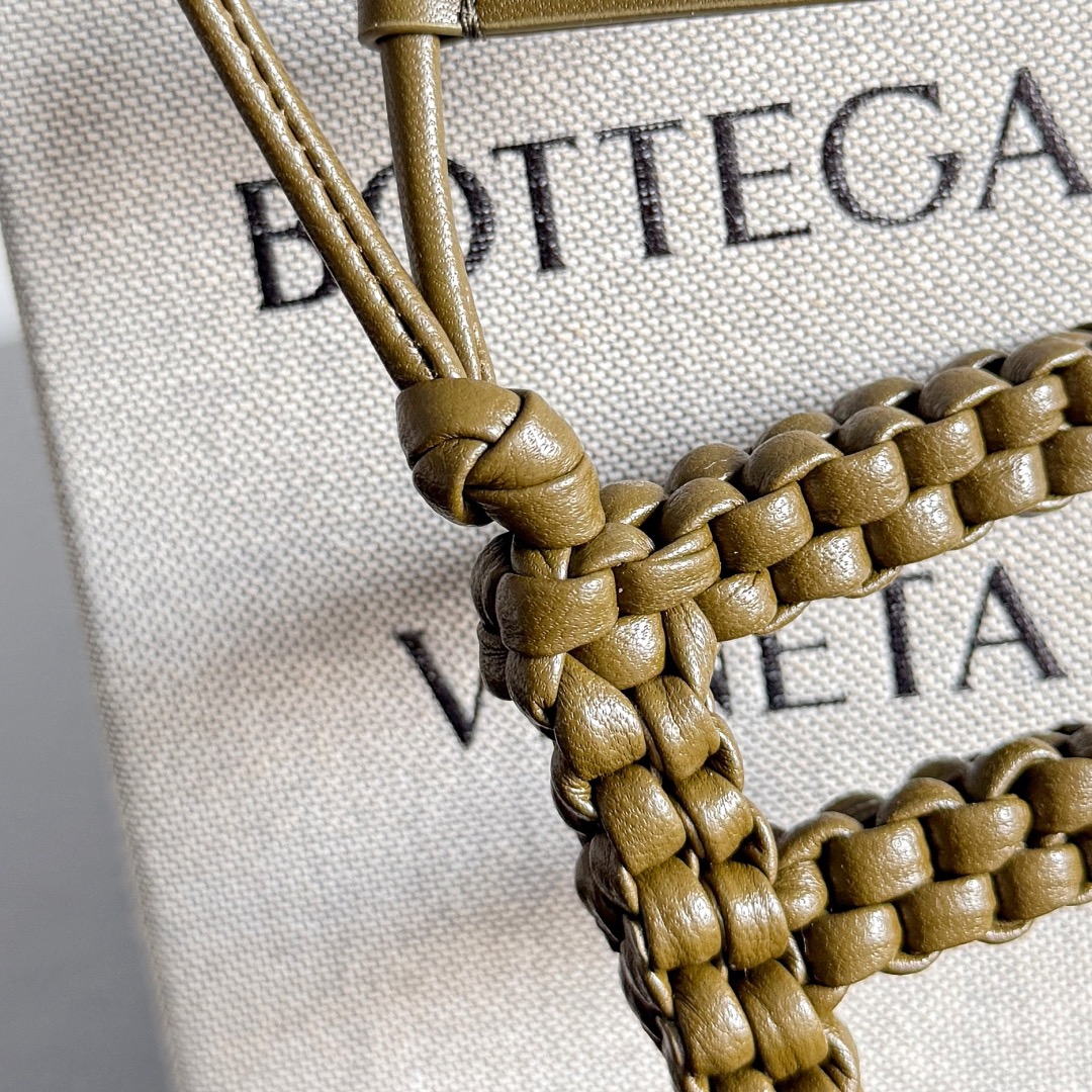 Bottega Veneta 보테가베네타 알파벳 F 가죽 참 키링 6