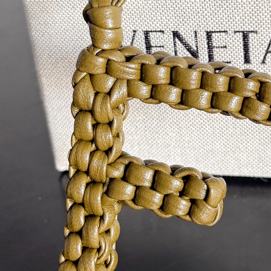Bottega Veneta 보테가베네타 알파벳 F 가죽 참 키링 9