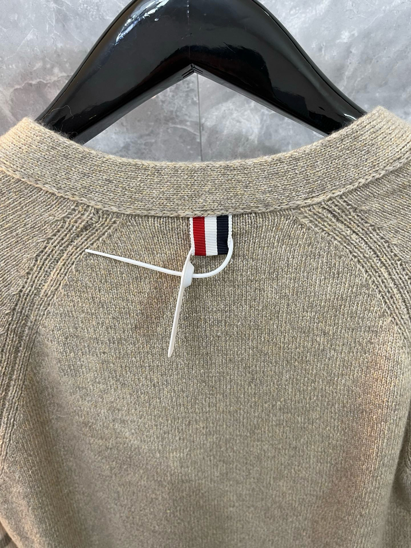 Thom Browne 톰브라운 사선 완장 스트라이프 울 가디건 베이지 15