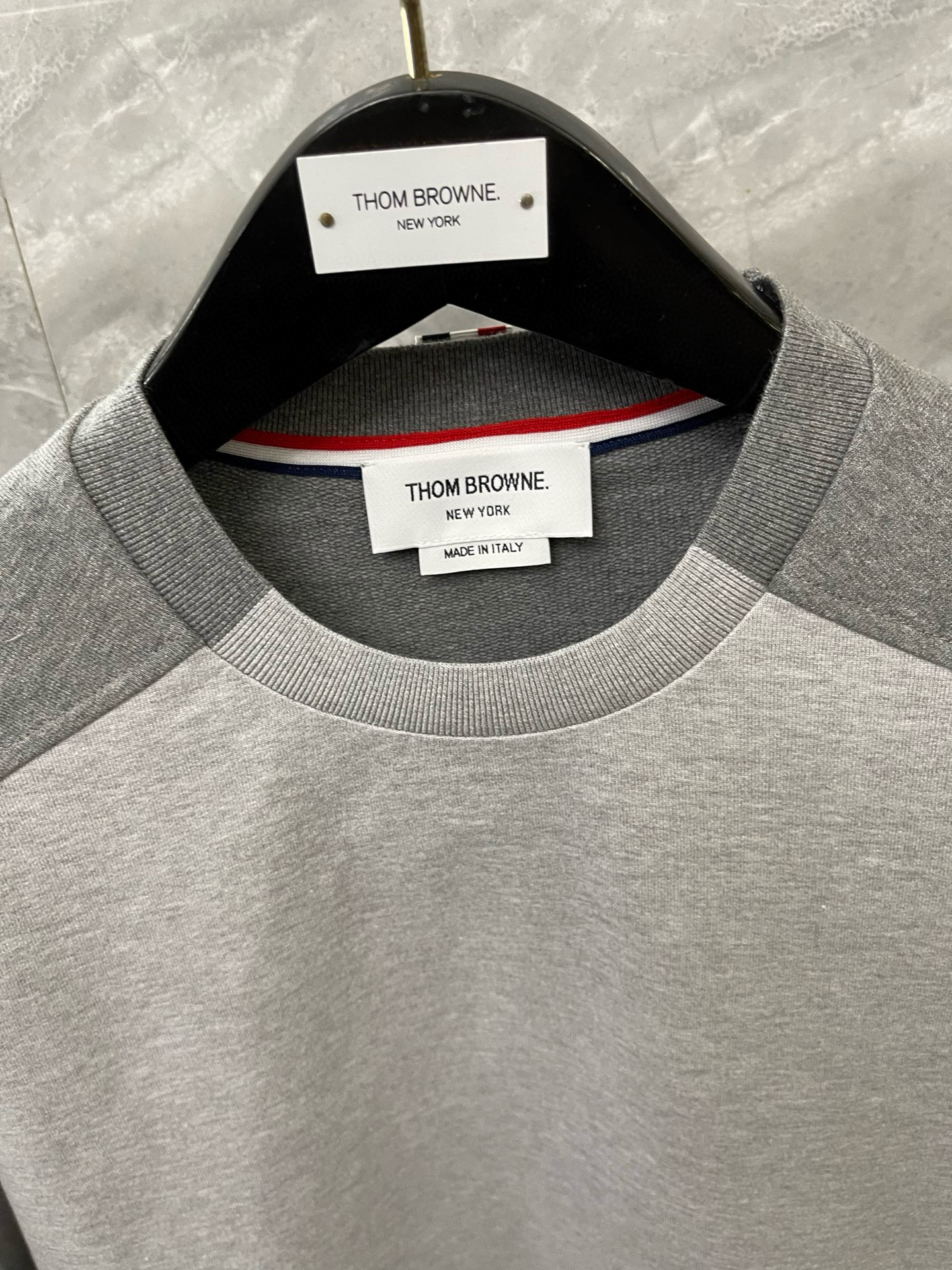 Thom Browne 톰브라운 25SS 그레이 배색 크루넥 맨투맨 4