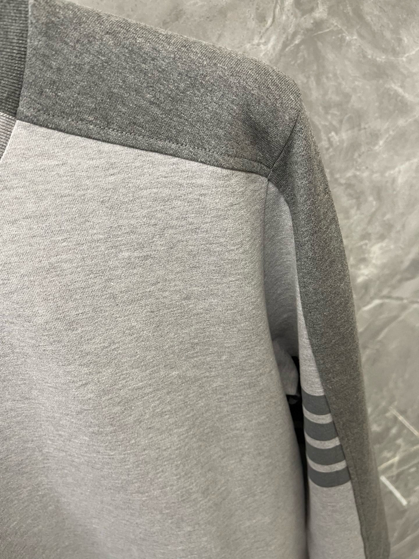 Thom Browne 톰브라운 25SS 그레이 배색 크루넥 맨투맨 5