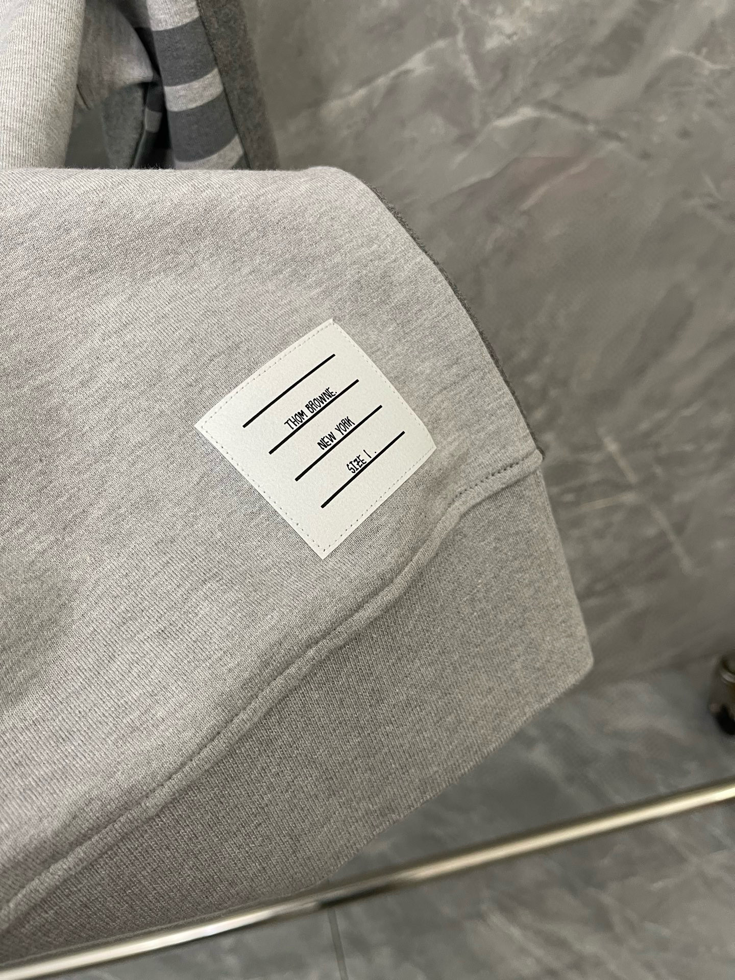 Thom Browne 톰브라운 25SS 그레이 배색 크루넥 맨투맨 8