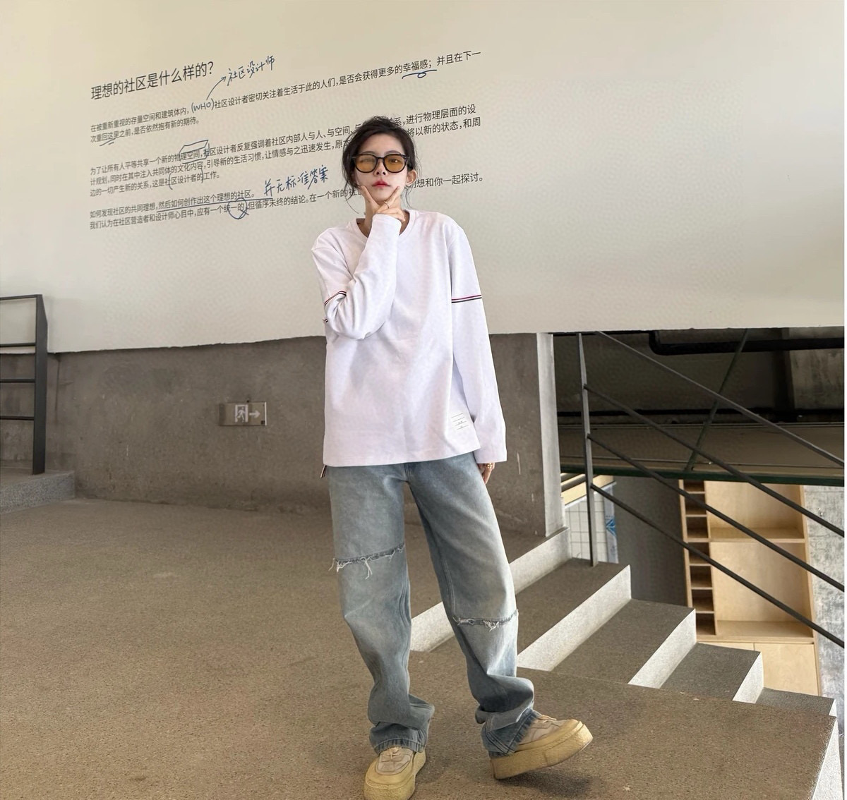 Thom Browne 톰브라운 삼선 디테일 라운드넥 긴팔 티셔츠 2