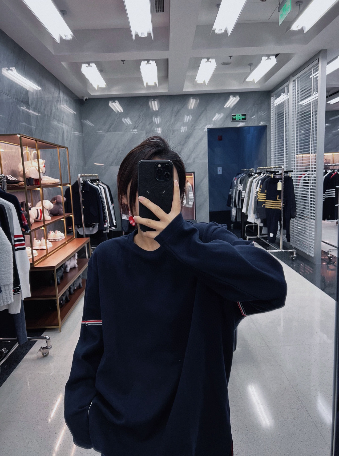 Thom Browne 톰브라운 삼선 디테일 라운드넥 긴팔 티셔츠 1