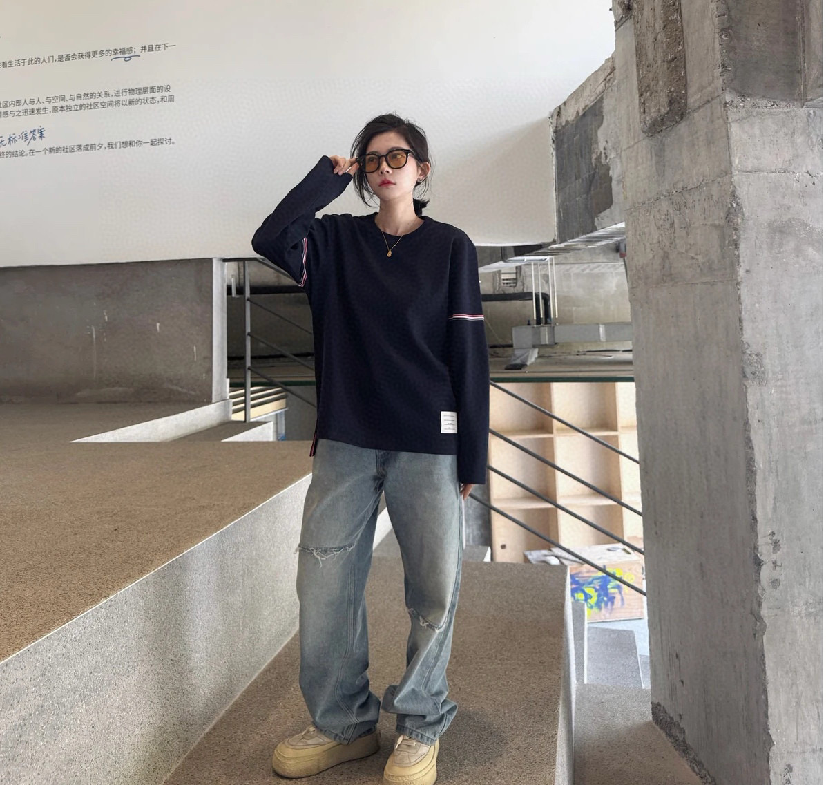 Thom Browne 톰브라운 삼선 디테일 라운드넥 긴팔 티셔츠 2