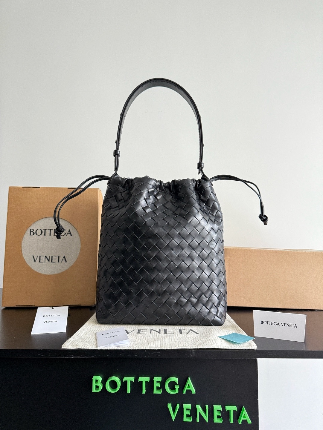 BOTTEGA VENETA 보테가베네타 비블리오테카 인트레치아토 버킷백 7