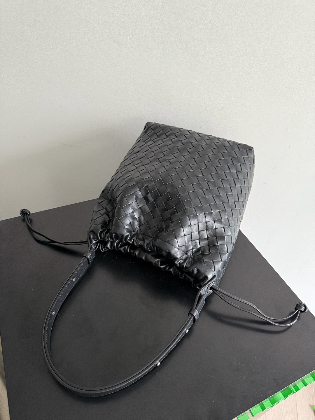 BOTTEGA VENETA 보테가베네타 비블리오테카 인트레치아토 버킷백 13