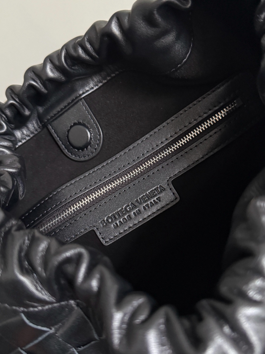 BOTTEGA VENETA 보테가베네타 비블리오테카 인트레치아토 버킷백 15