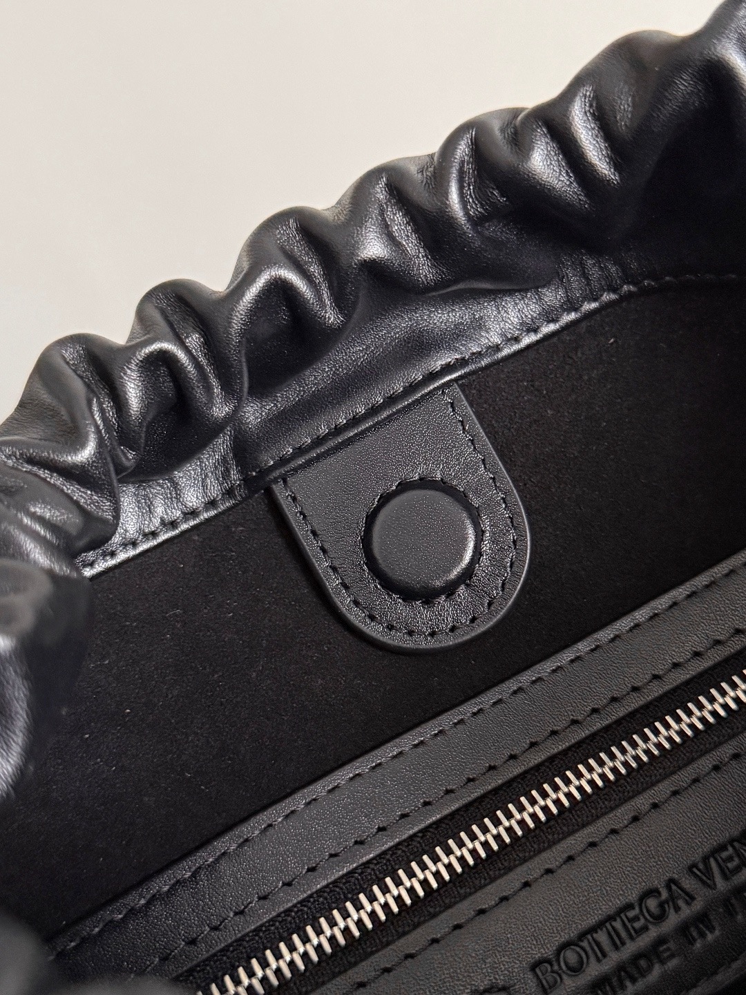 BOTTEGA VENETA 보테가베네타 비블리오테카 인트레치아토 버킷백 16