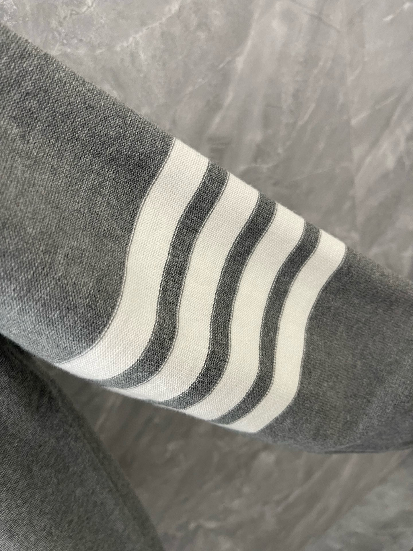 Thom Browne 톰브라운 개 패턴 라운드넥 니트 스웨터 7