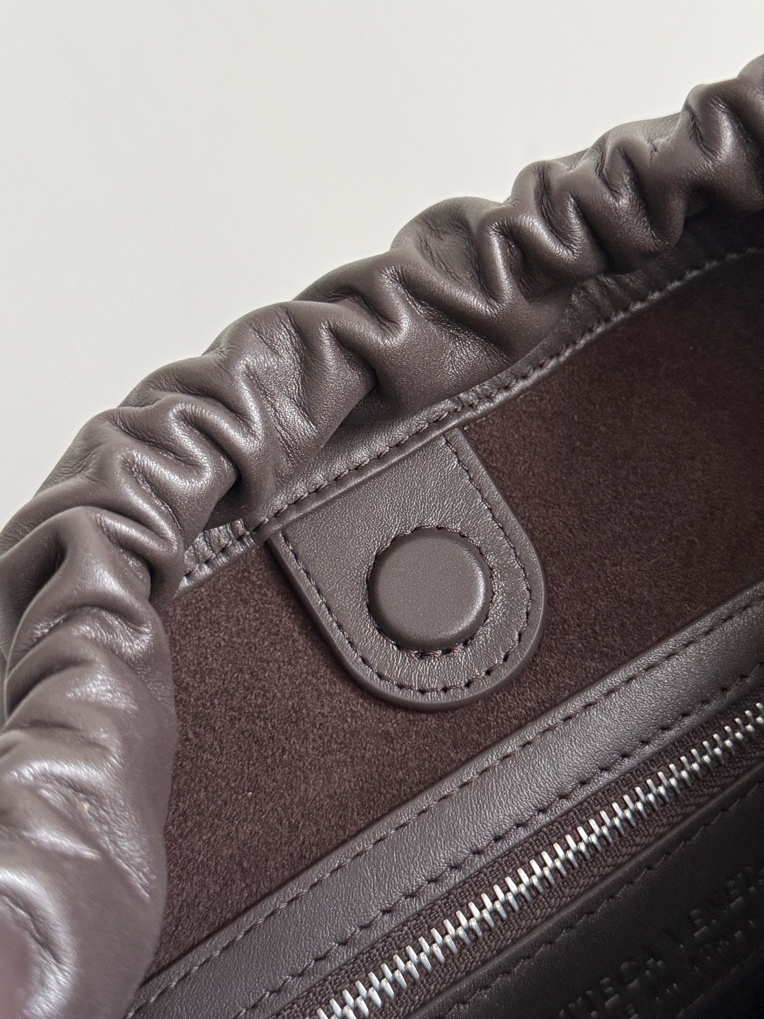 BOTTEGA VENETA 보테가베네타 Biblioteca 버킷백 인트레치아토 레더 백 버킷 인트레치아토 레더 백 9