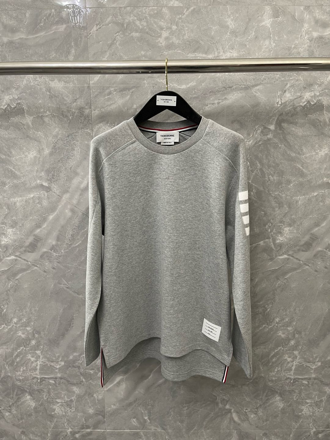 Thom Browne 톰브라운 사선 완장 클래식 라운드넥 니트 스웨터 1