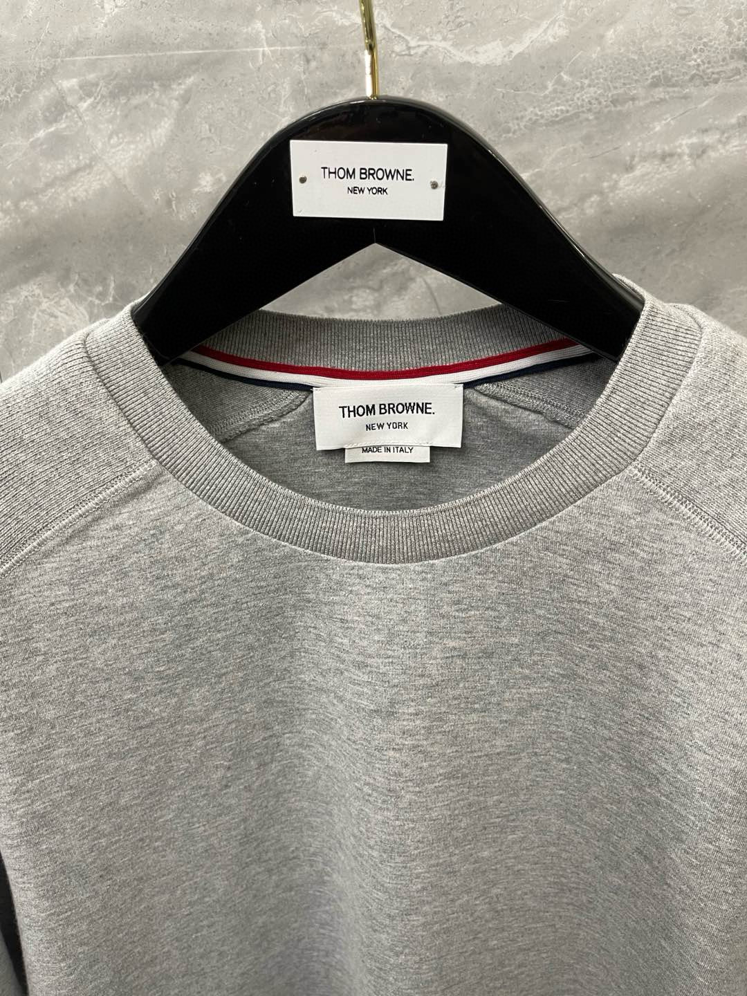 Thom Browne 톰브라운 사선 완장 클래식 라운드넥 니트 스웨터 2