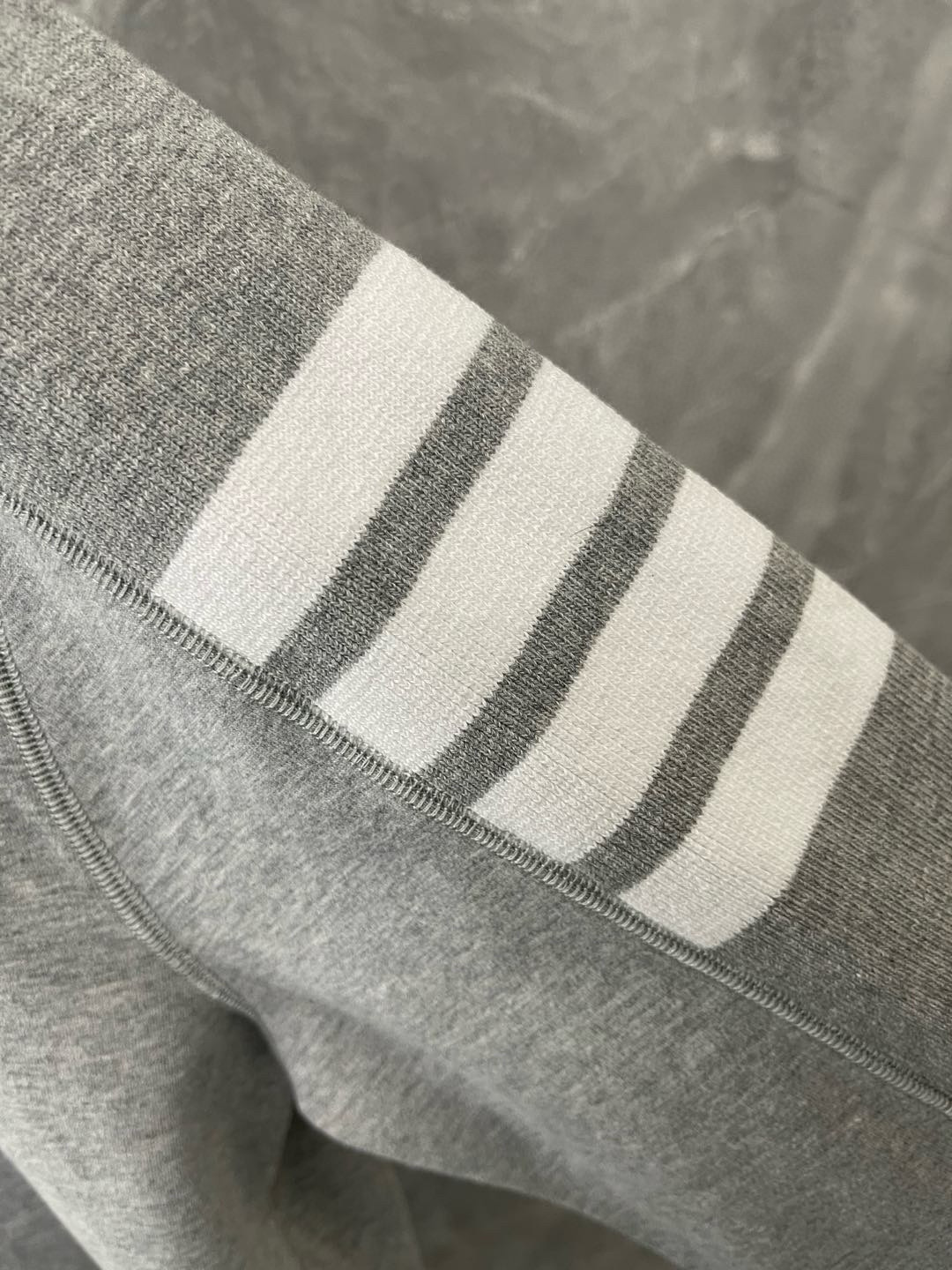 Thom Browne 톰브라운 사선 완장 클래식 라운드넥 니트 스웨터 5