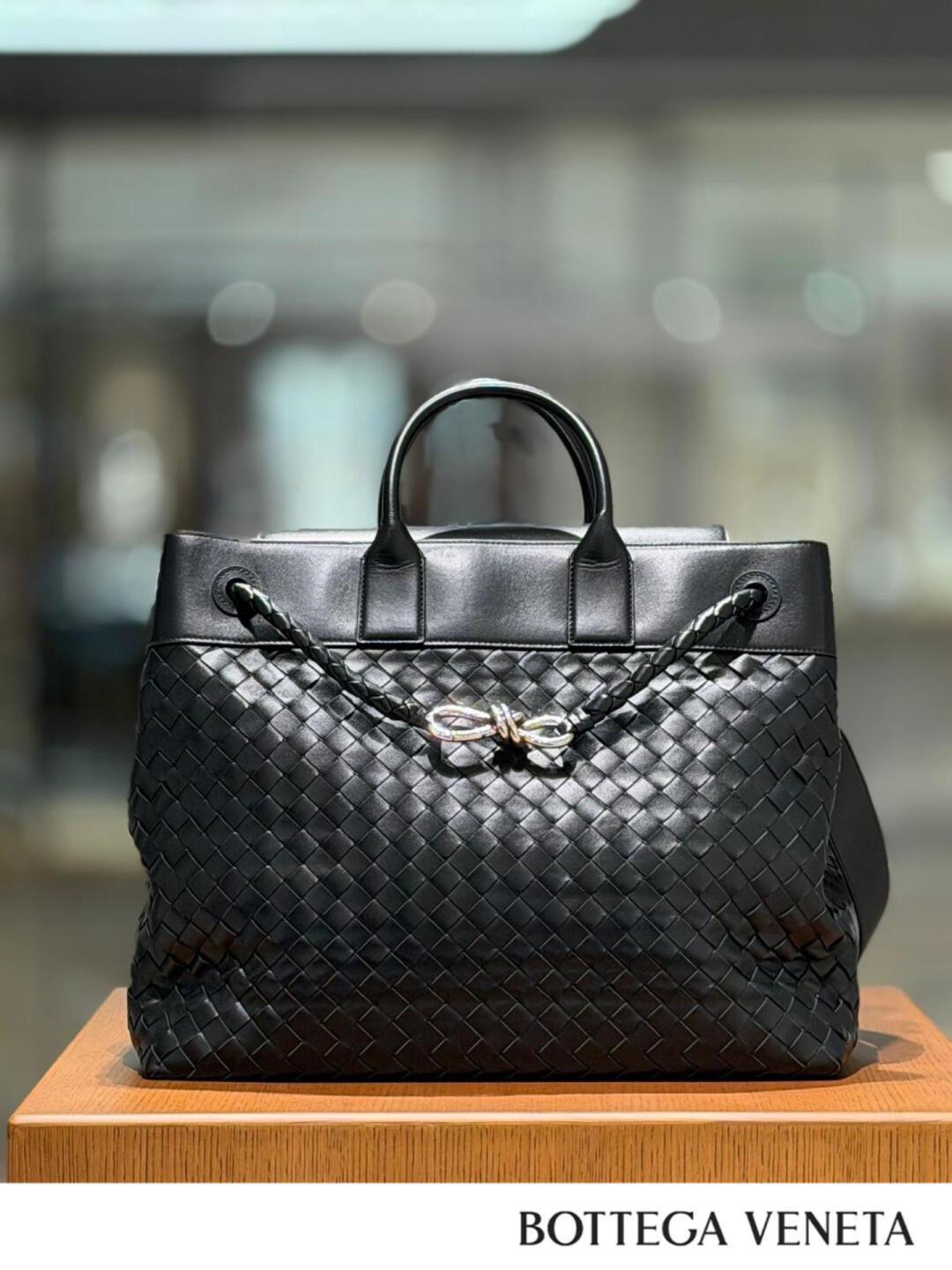 Bottega Veneta 보테가베네타 Andiamo Voyager 안디아모 보야저 인트레치아토 토트백 9