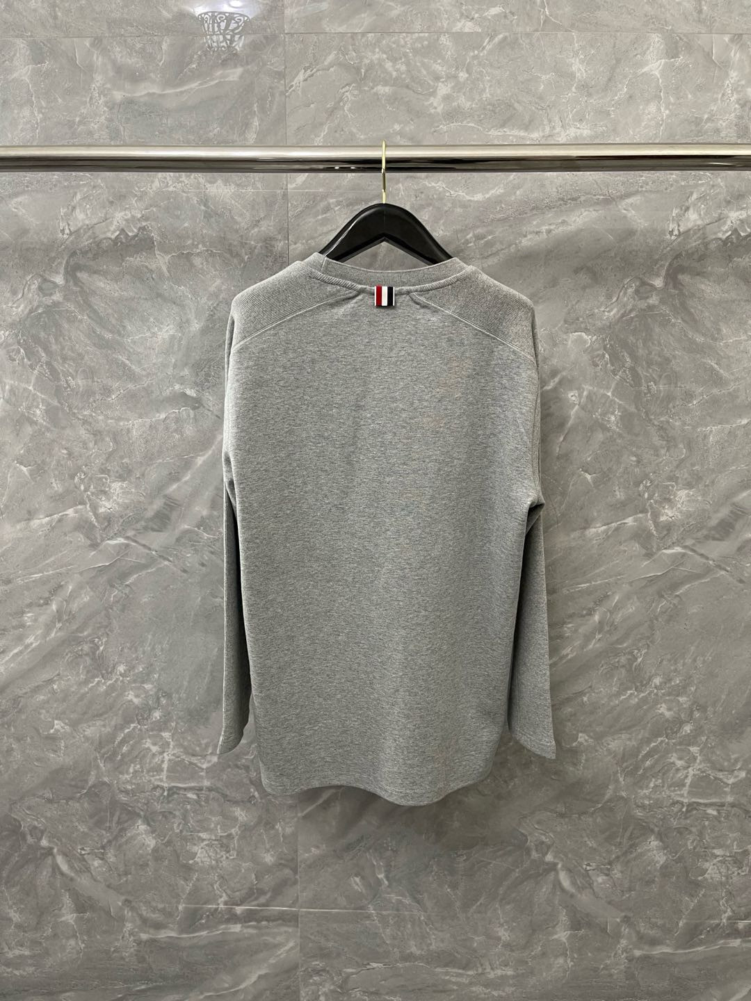 Thom Browne 톰브라운 사선 완장 클래식 라운드넥 니트 스웨터 9