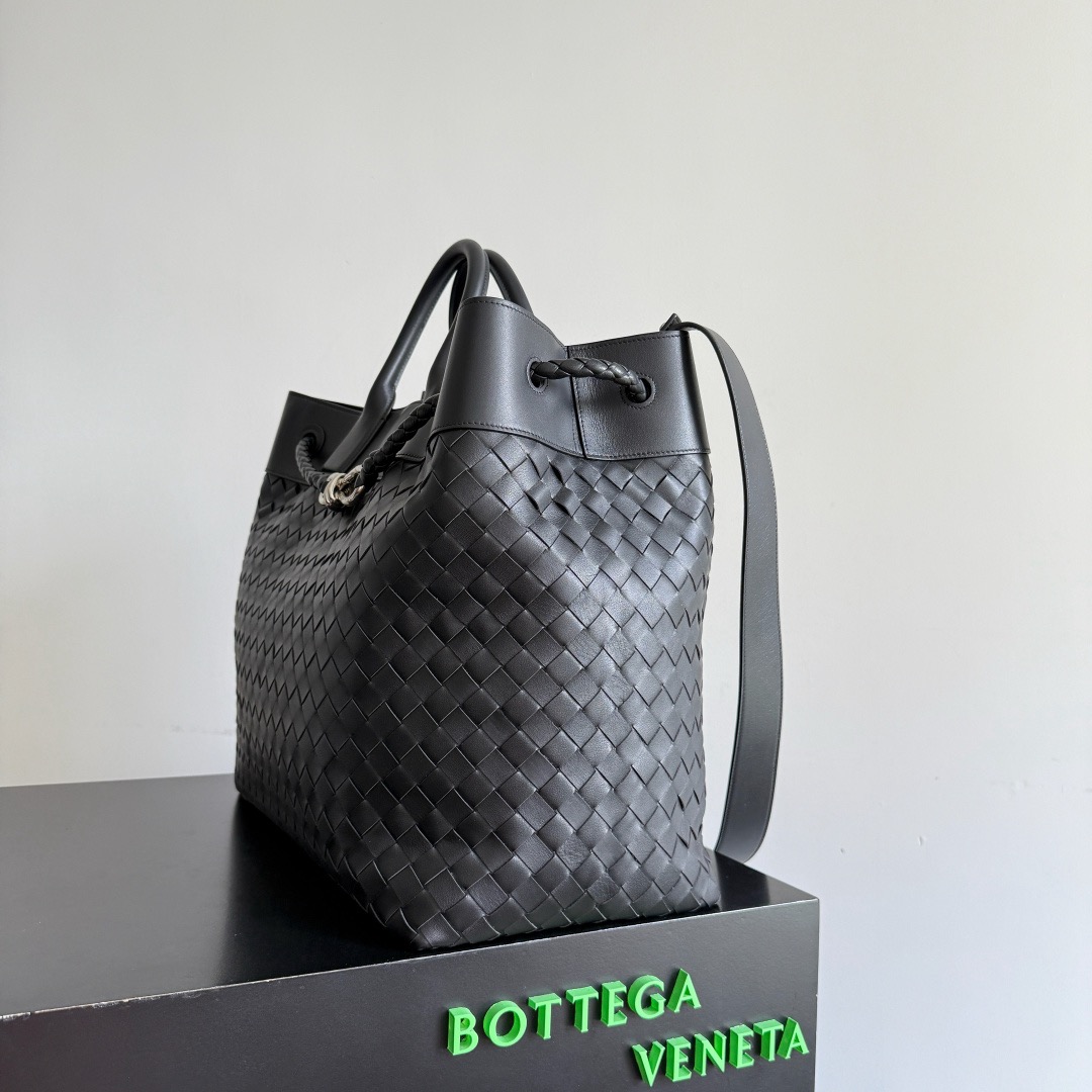 Bottega Veneta 보테가베네타 Andiamo Voyager 안디아모 보야저 인트레치아토 토트백 15