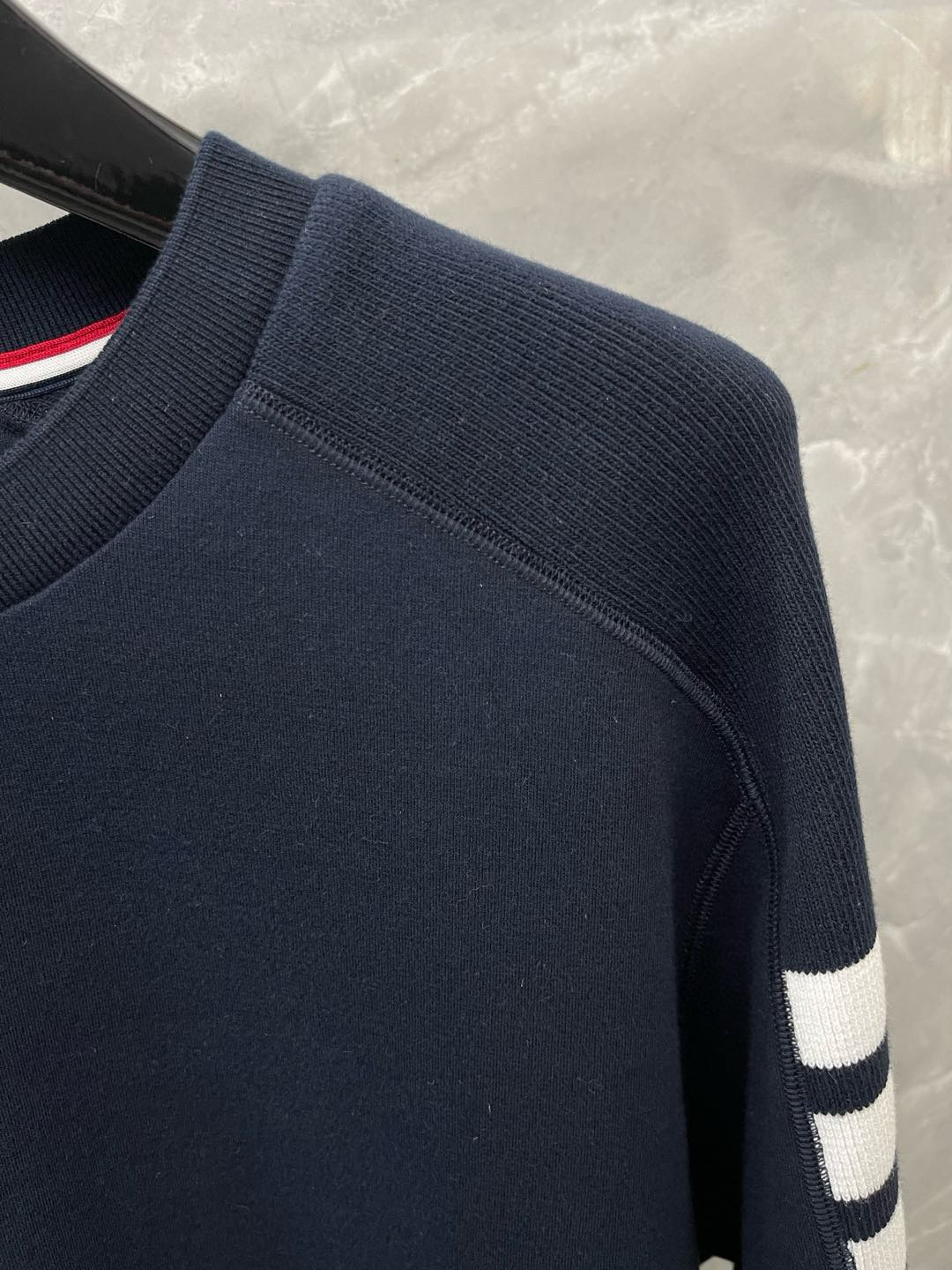 Thom Browne 톰브라운 사선 완장 클래식 라운드넥 니트 스웨터 3