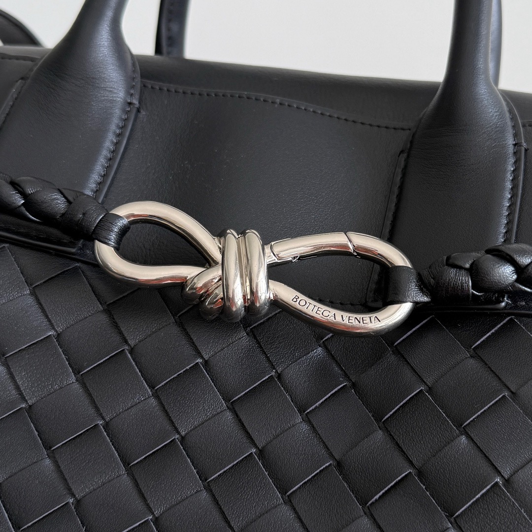 Bottega Veneta 보테가베네타 Andiamo Voyager 안디아모 보야저 인트레치아토 토트백 16